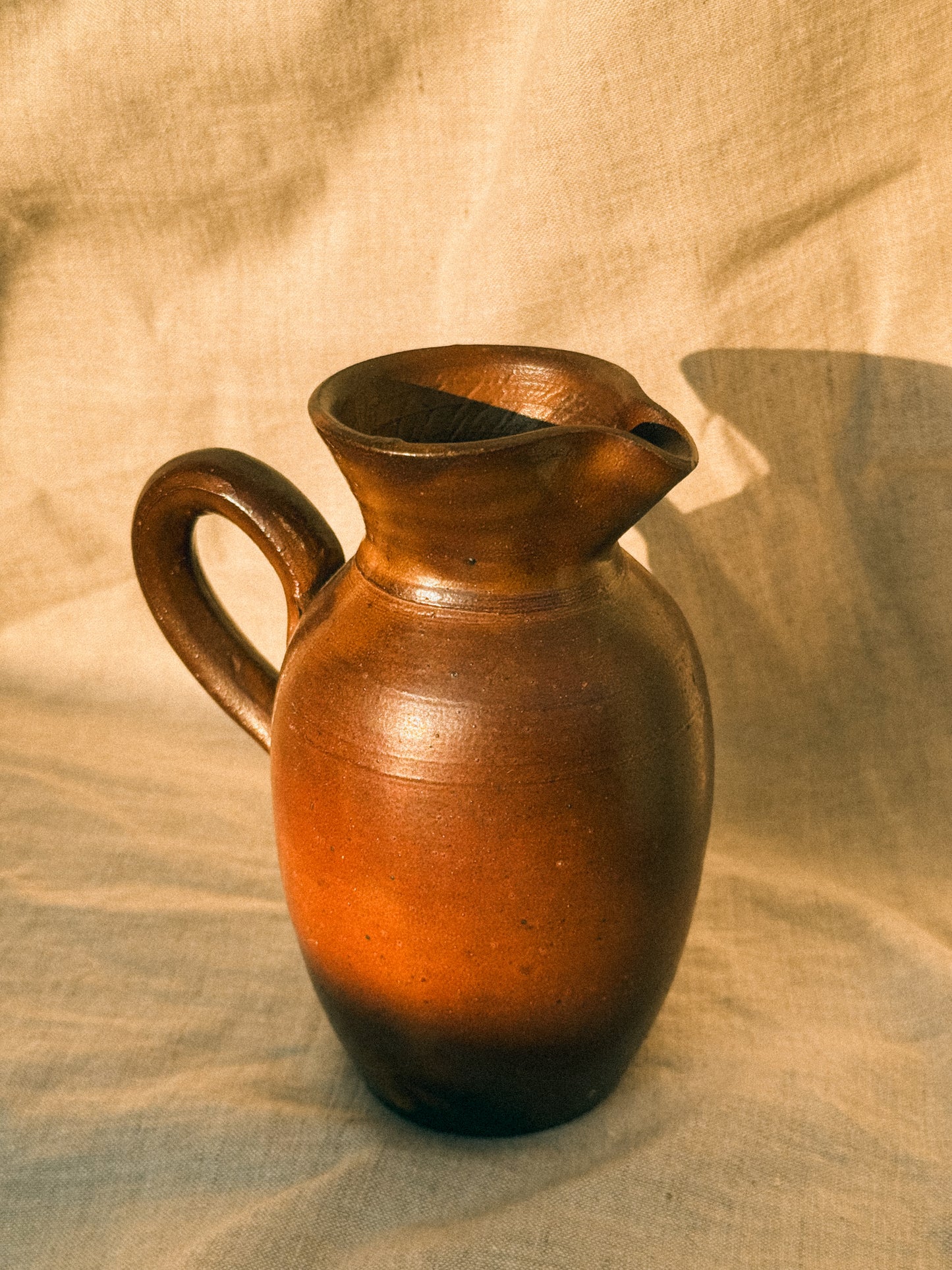 HN027 | Jarro de barro com duas asas, c. 1950