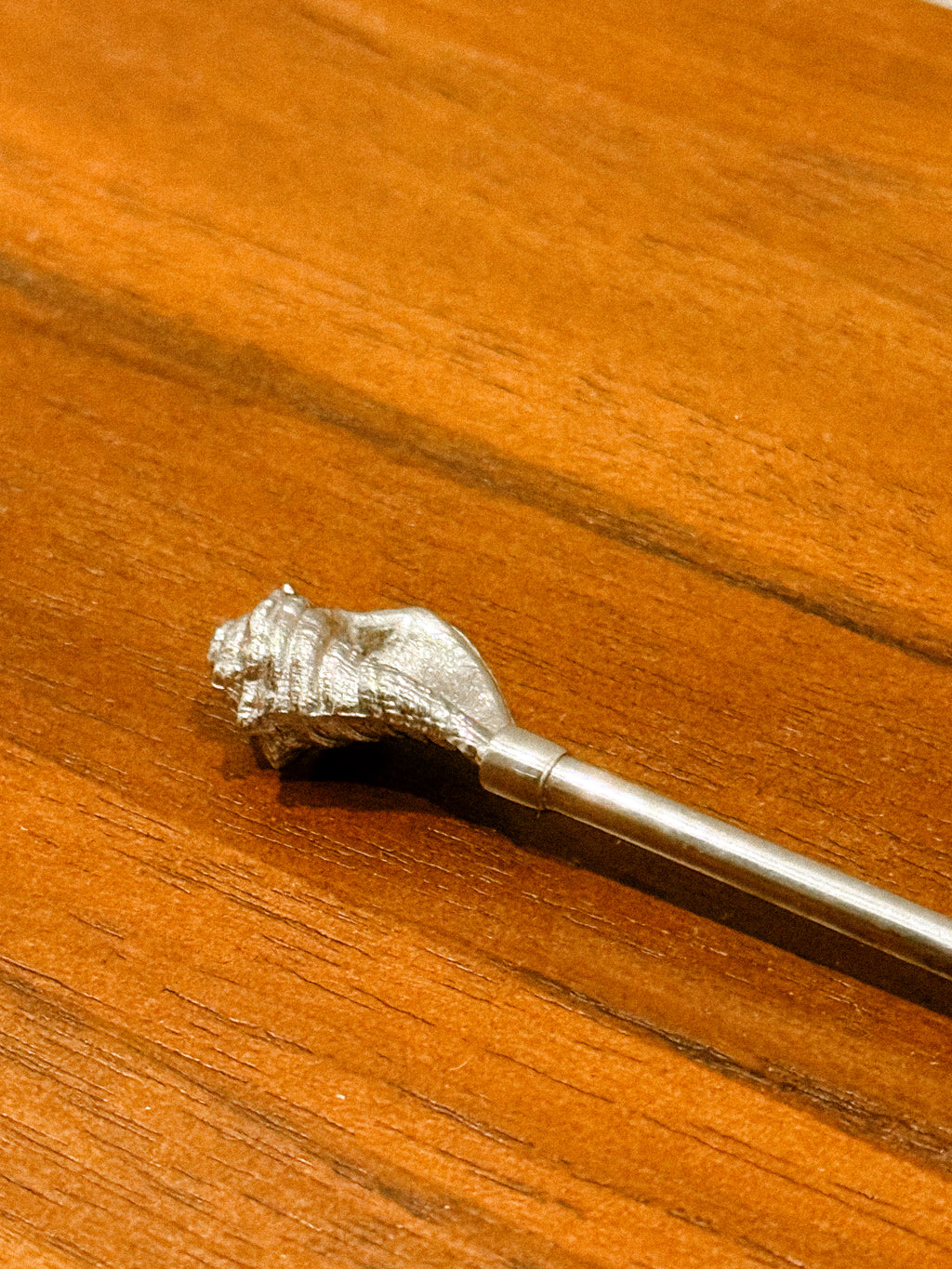 Colher decorativa com concha esculpida, c. 1950