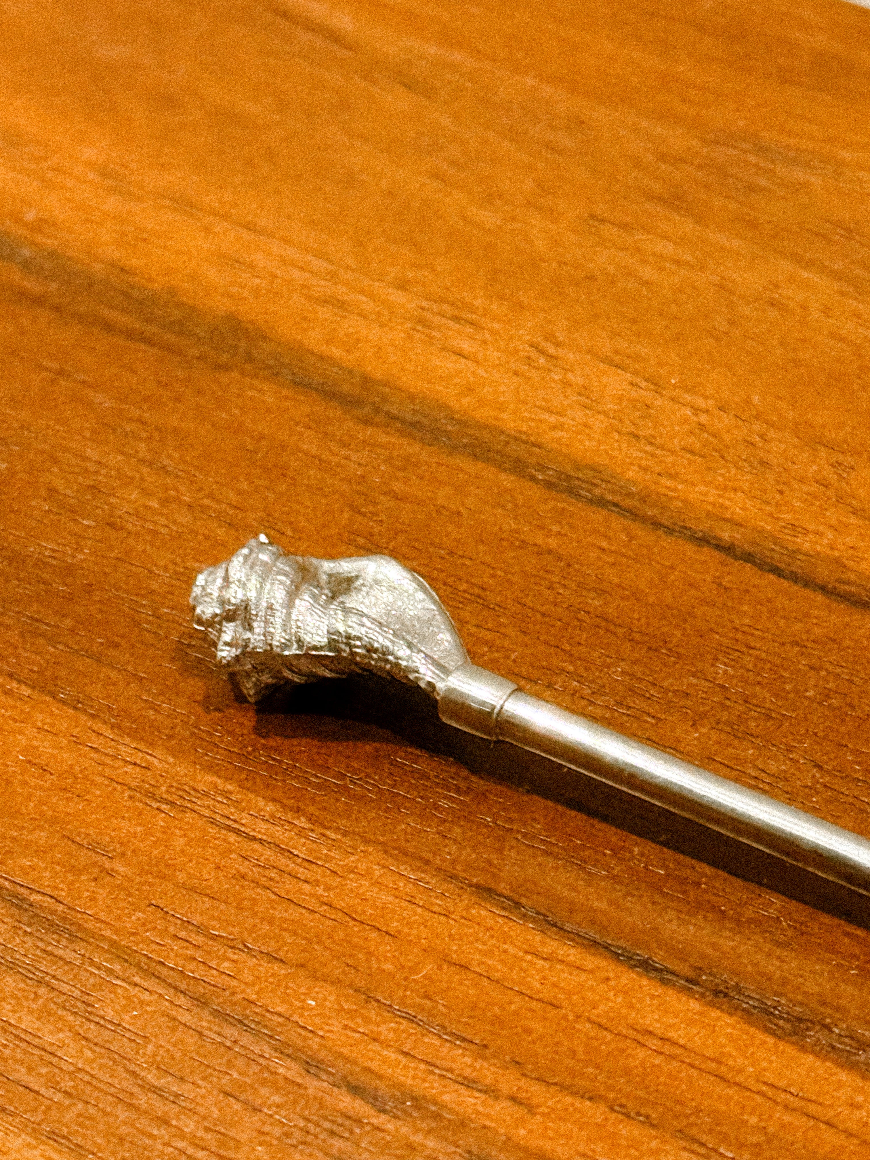 Colher decorativa com concha esculpida, c. 1950