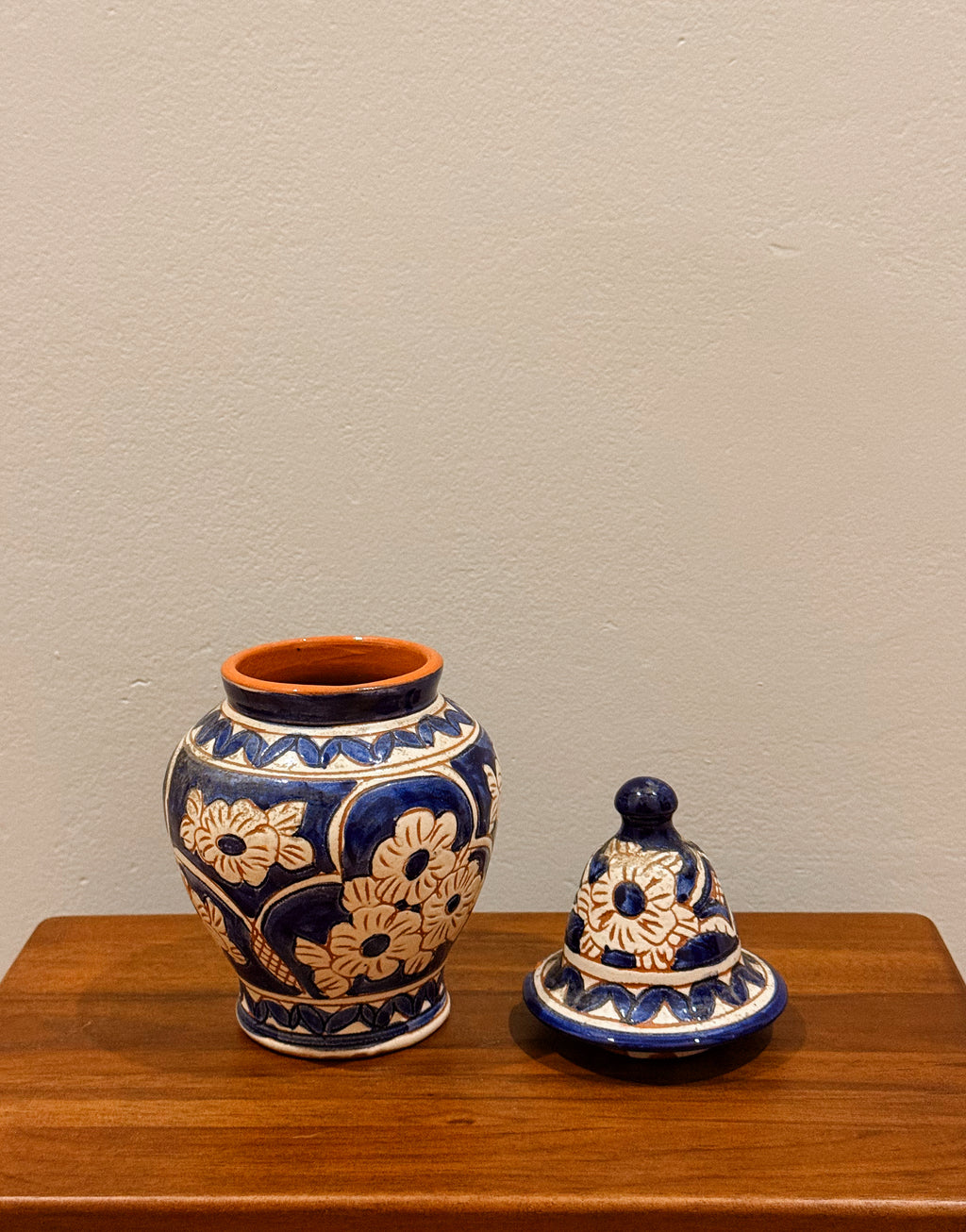 Pote com tampa em barro pintado à mão, Olaria do Redondo — Alentejo, c. 1960-70