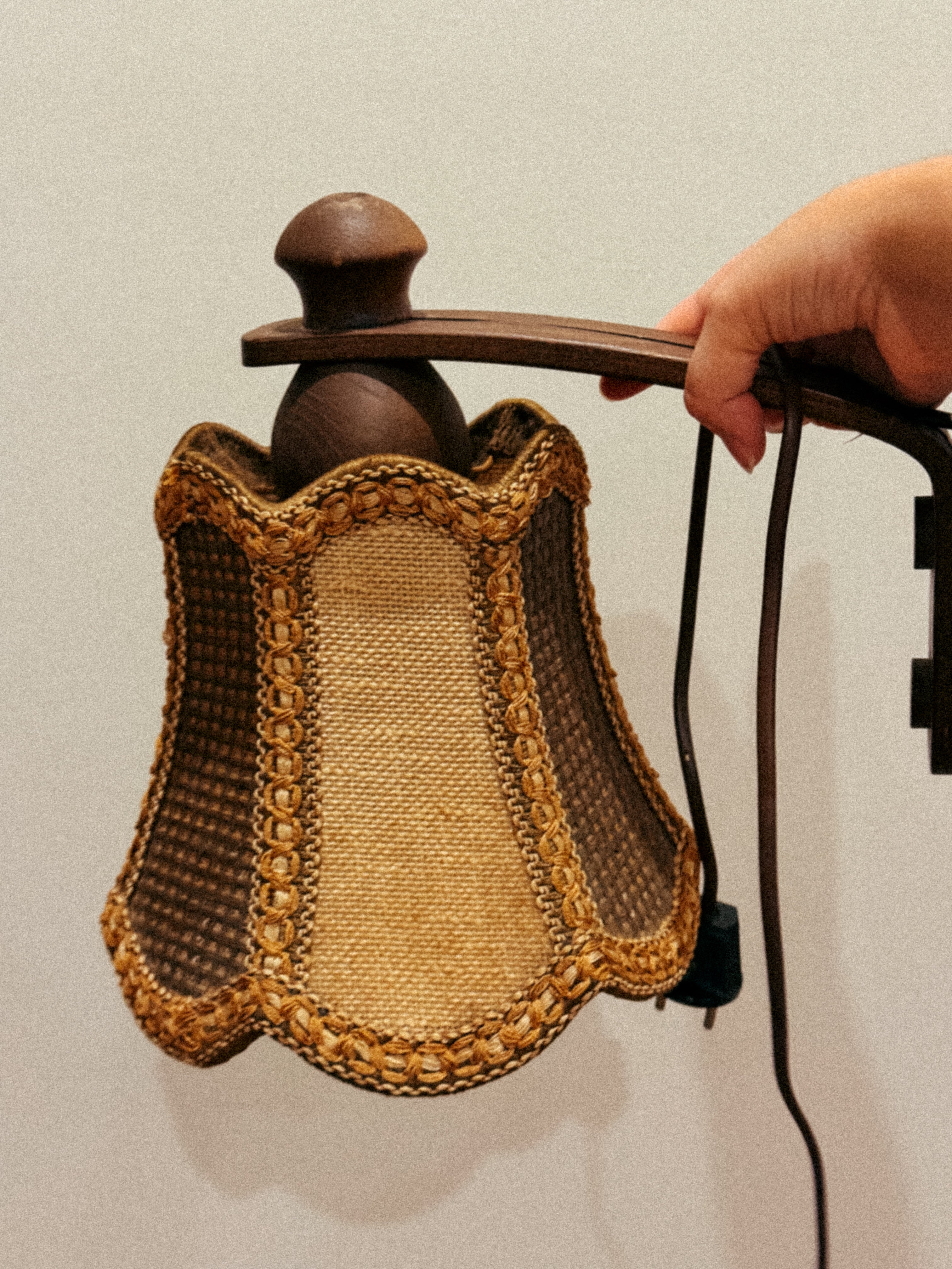 Aplique de parede em madeira e palhinha entrançada, c. 1970 — Produção europeia