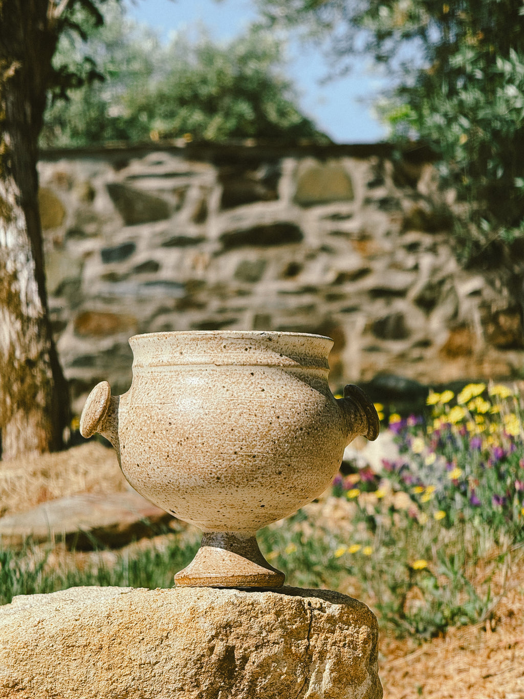 HN017 | Standing bowl with handles, in enameled stoneware