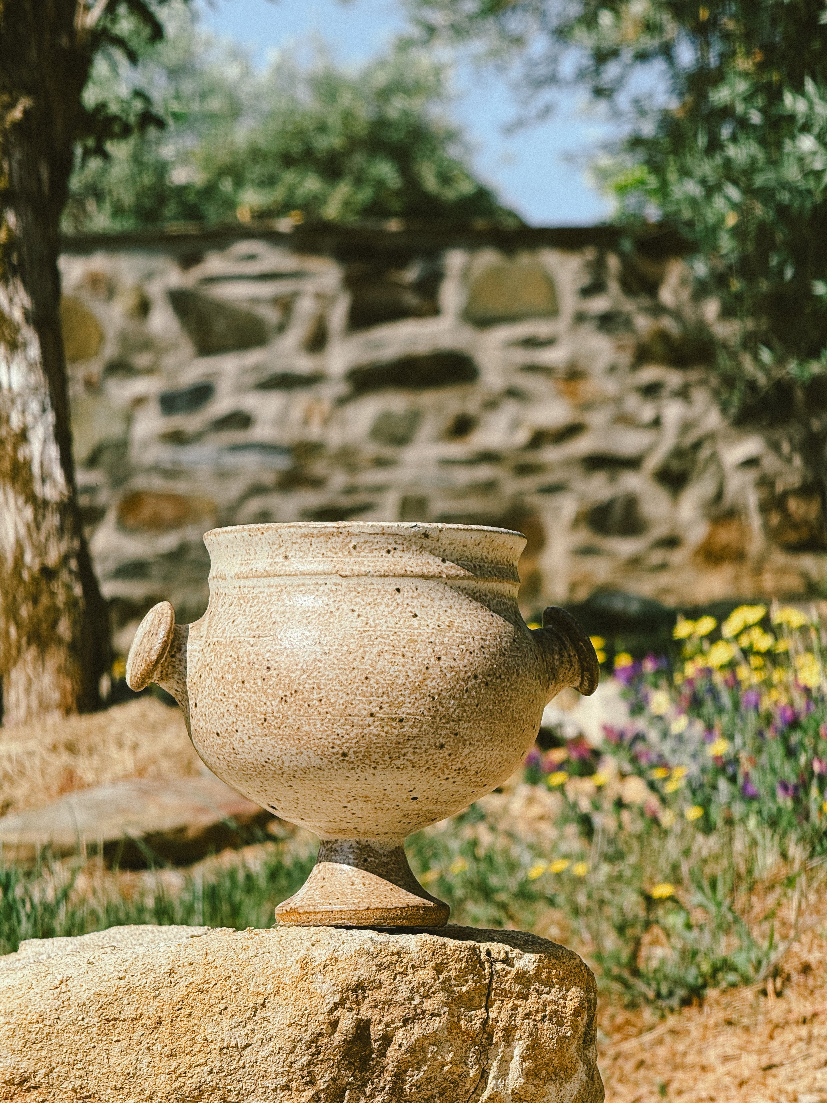 HN017 | Standing bowl with handles, in enameled stoneware