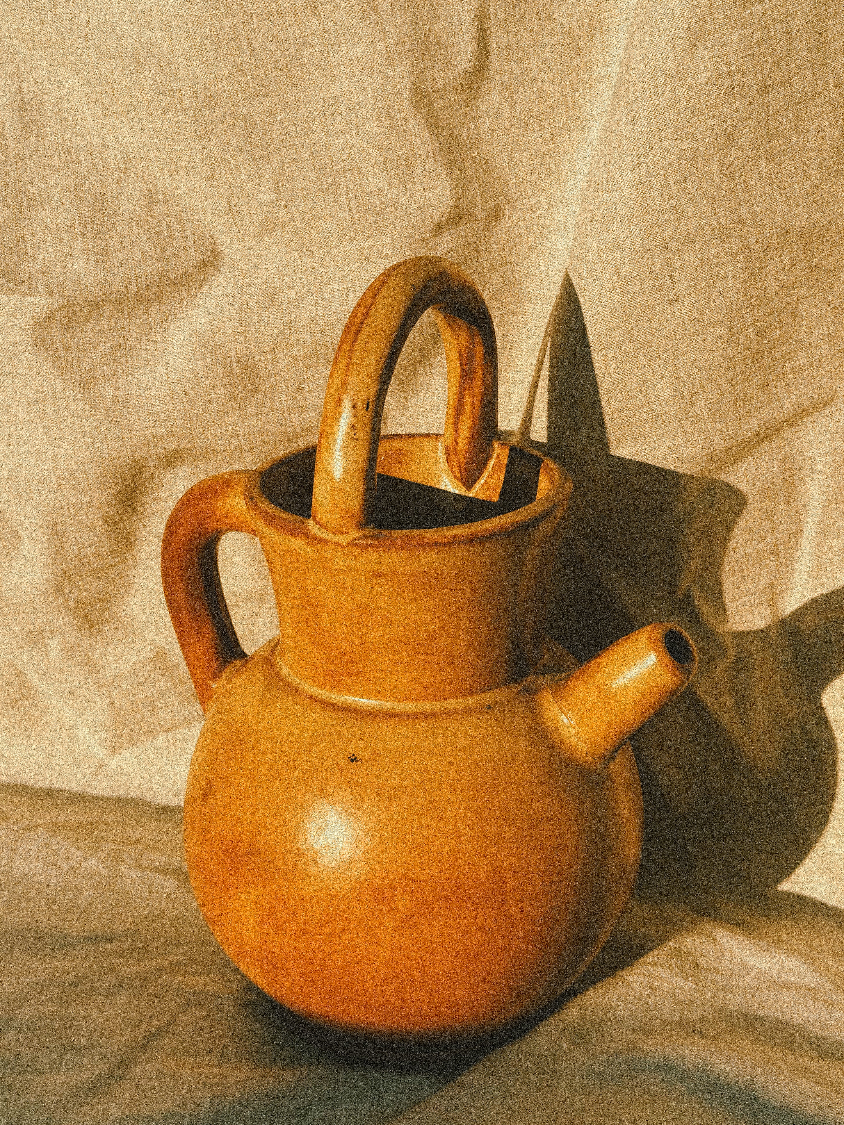 HN028 | Honey-colored glazed clay jug, 1940