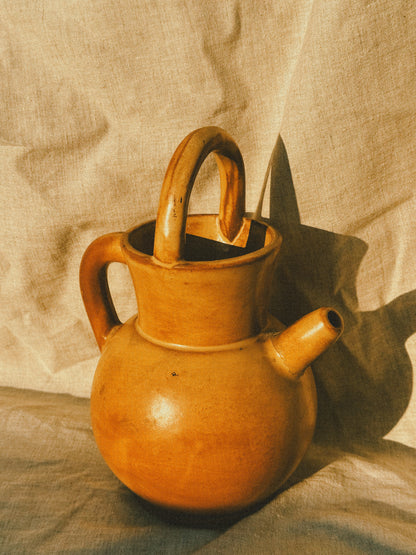 HN028 | Bilha de barro vidrado tom mel, 1940