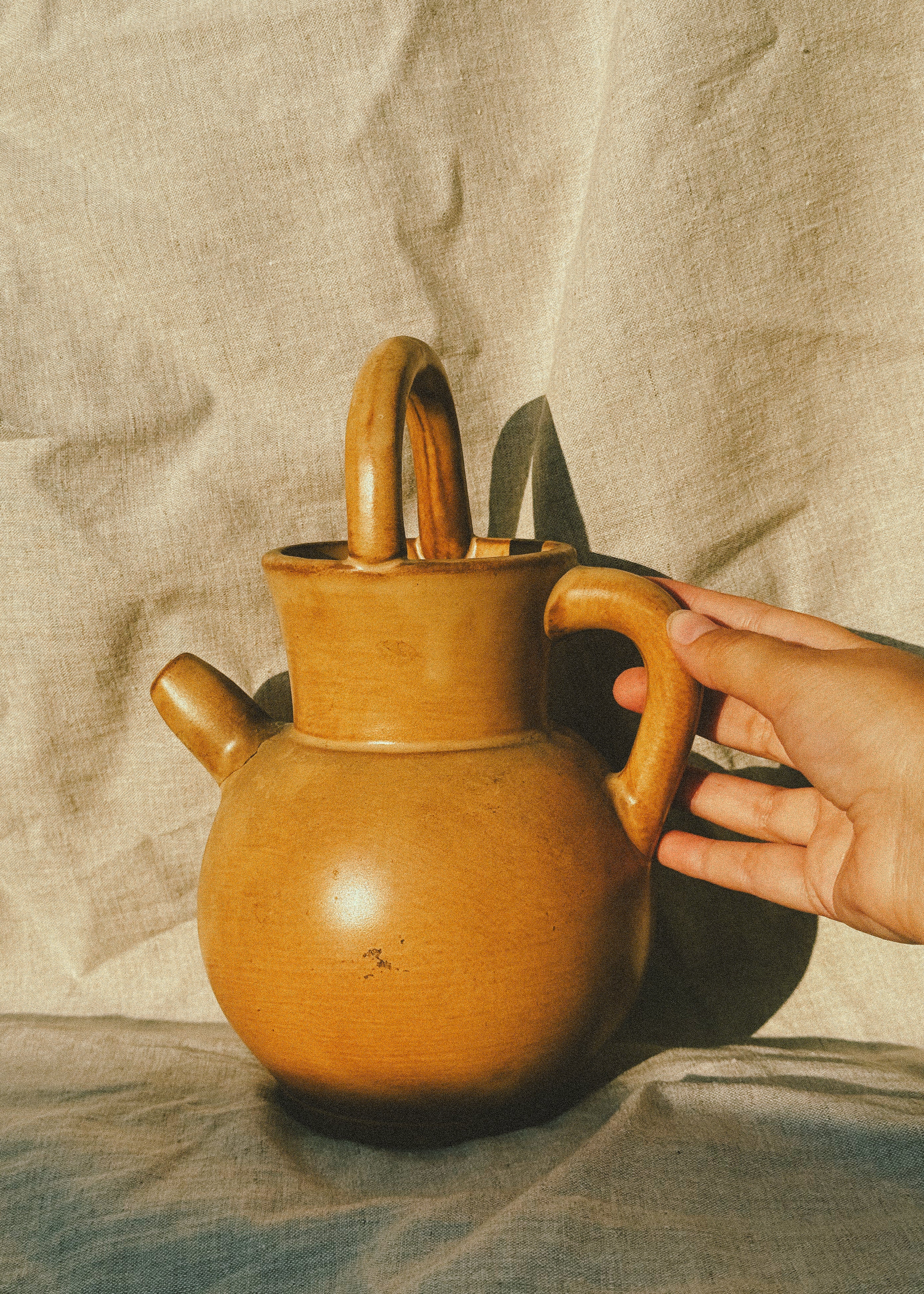 HN028 | Honey-colored glazed clay jug, 1940