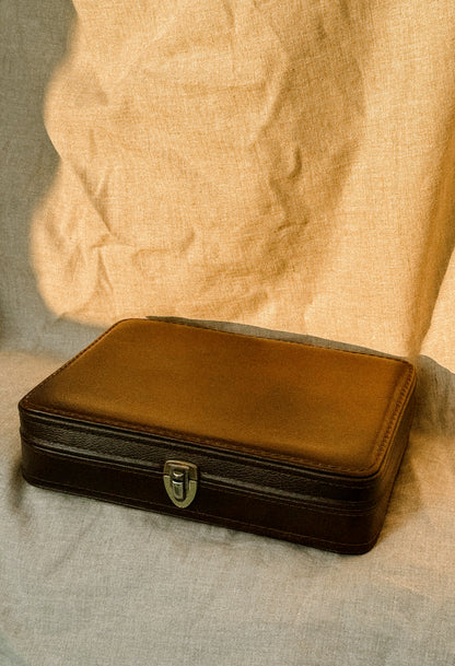 HN015 | Estojo de toilette em metal cromado, 1940