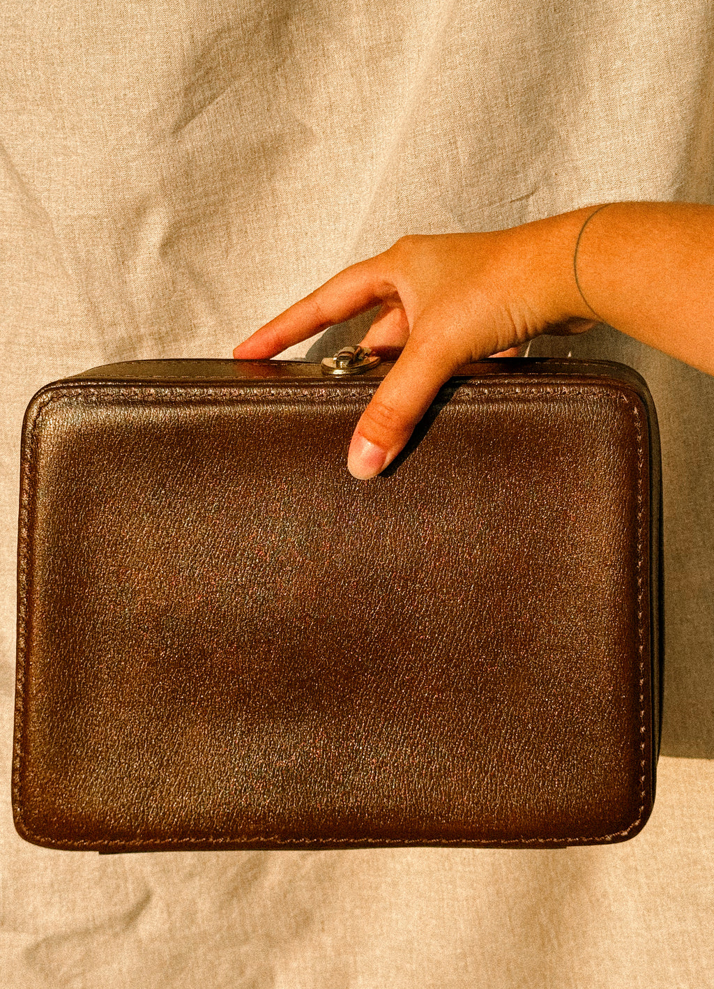 HN015 | Chrome metal toiletry case, 1940
