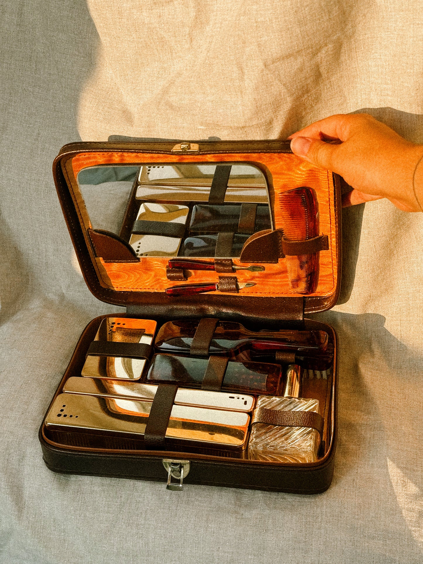 HN015 | Estojo de toilette em metal cromado, 1940
