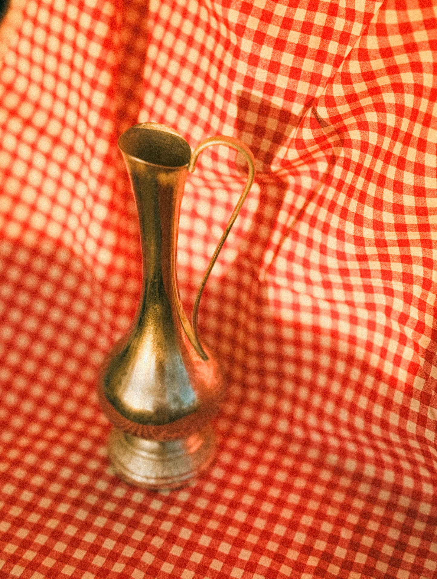 Jarra decorativa em metal cromado, anos 1970–80