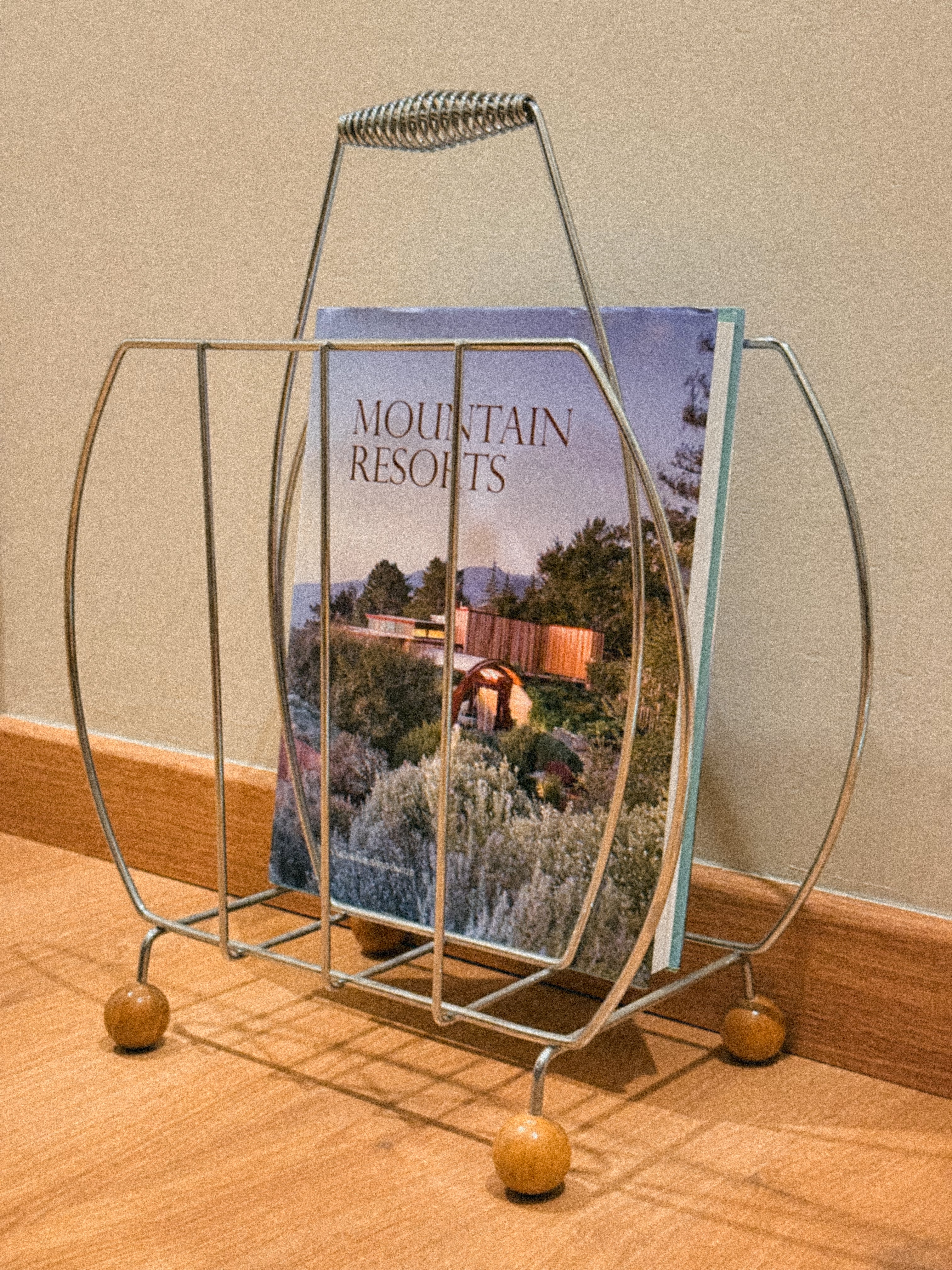 Porta-revistas “Sputnik” cromado (anos 70)