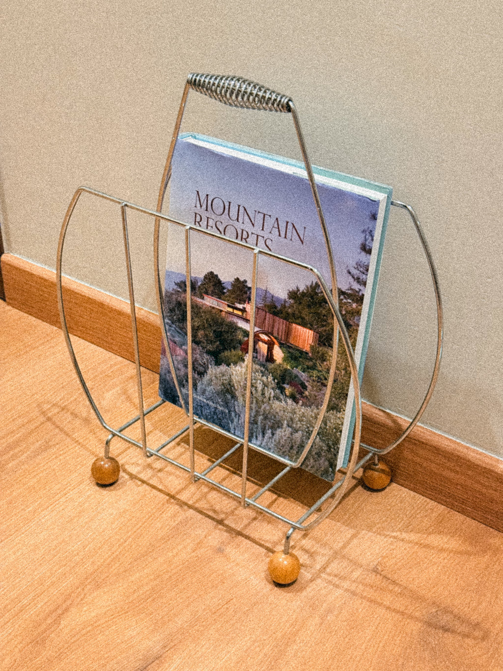 Porta-revistas “Sputnik” cromado (anos 70)