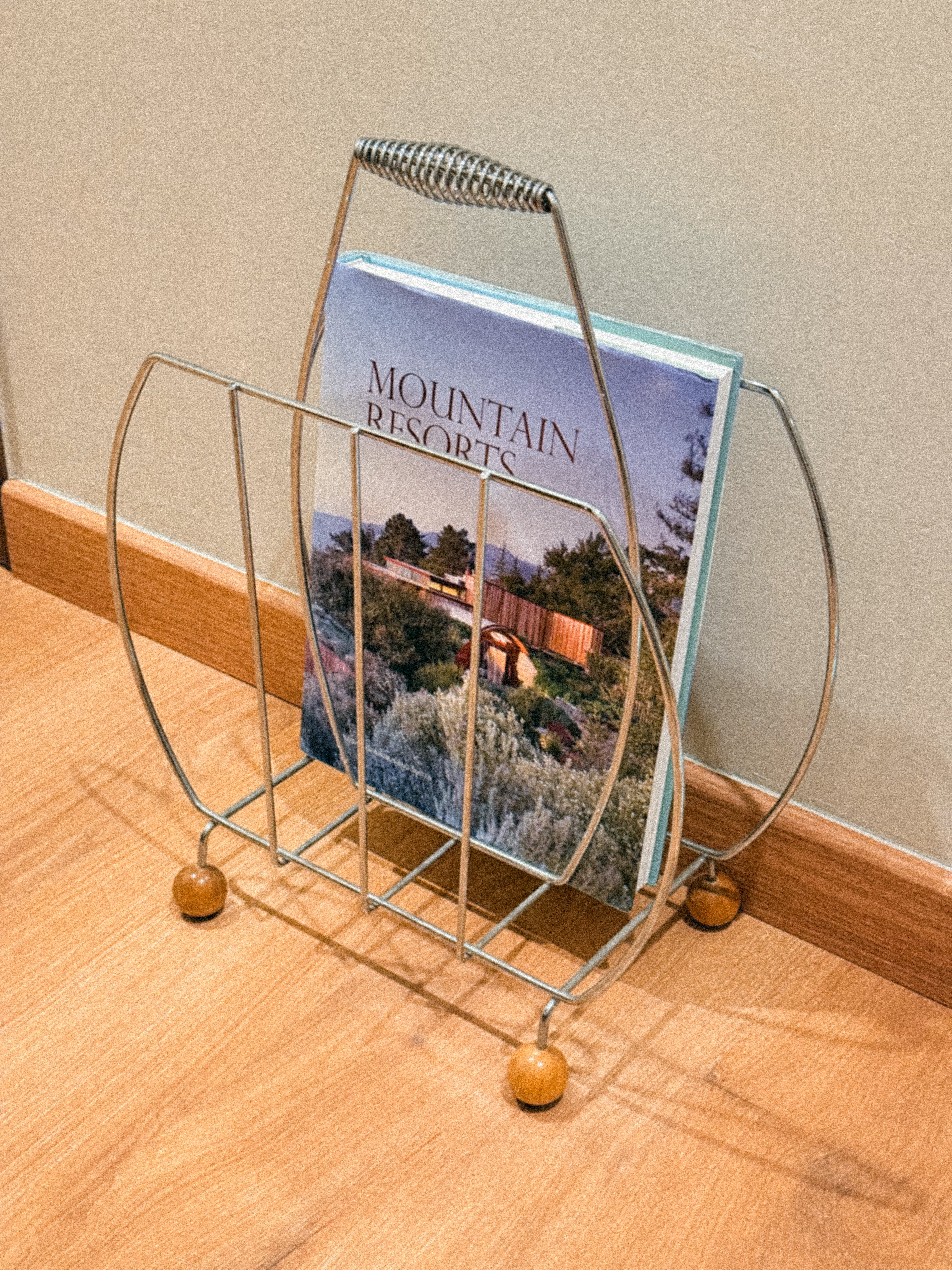 Porta-revistas “Sputnik” cromado (anos 70)