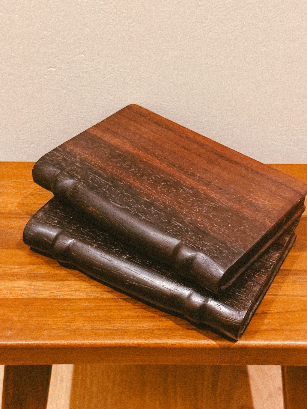 Suportes para livros em madeira maciça, séc. XX