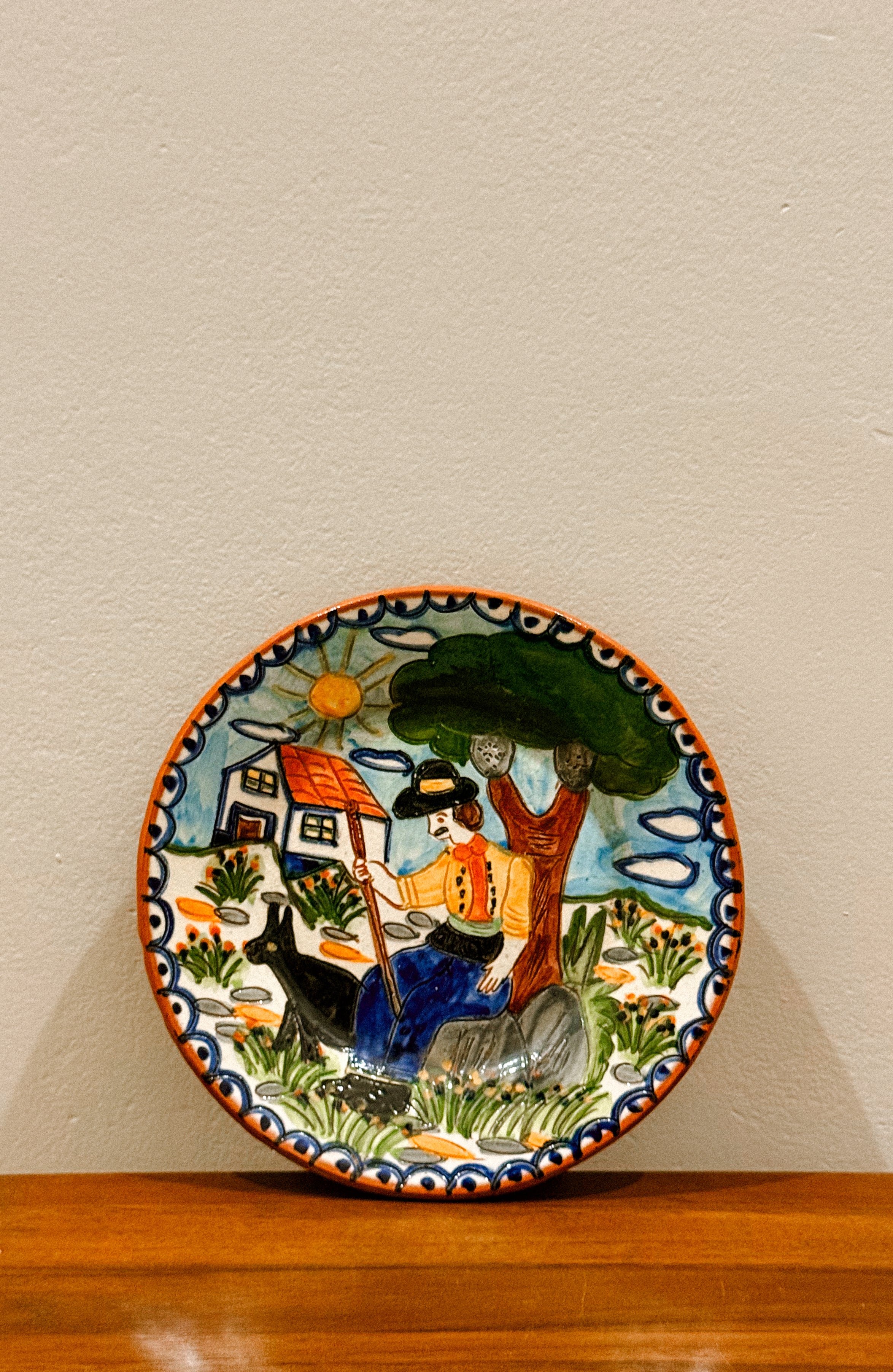 Prato decorativo em cerâmica figurativa, Redondo, séc. XX