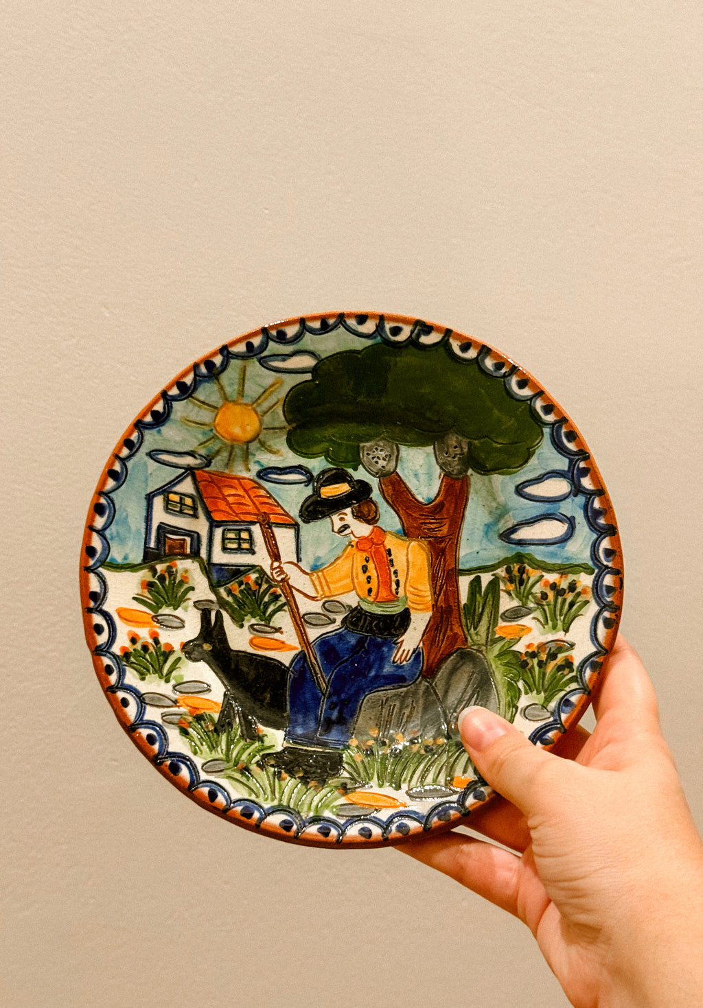 Prato decorativo em cerâmica figurativa, Redondo, séc. XX
