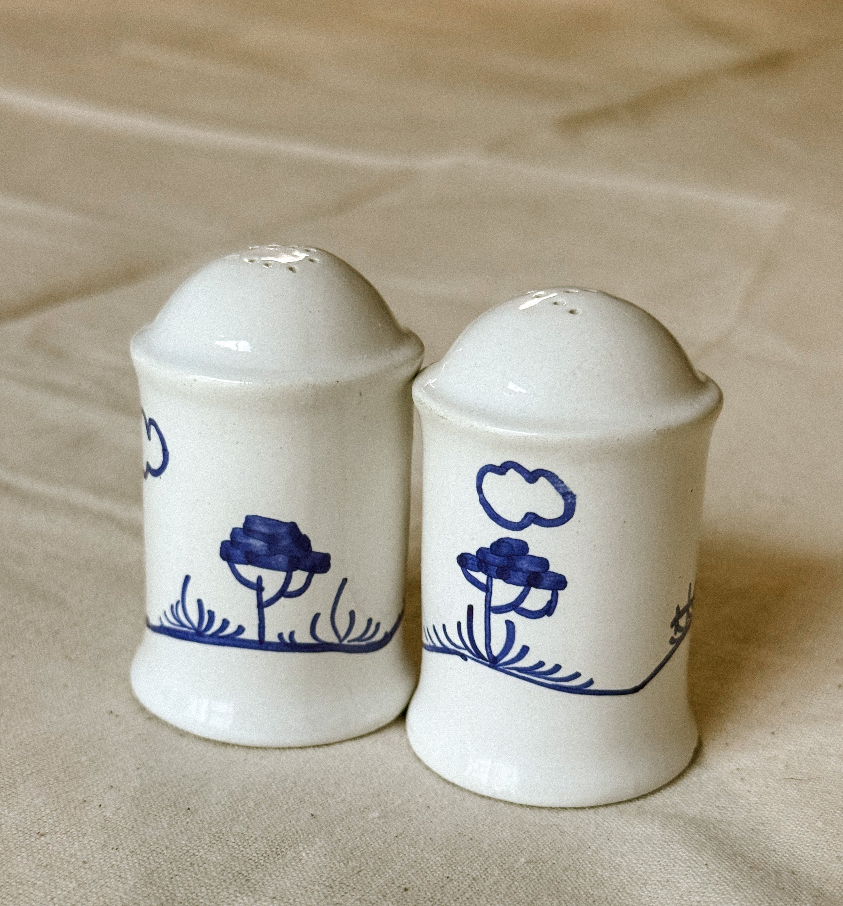 Conjunto Vintage Folk de Saleiro e Pimenteiro